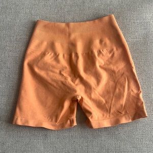 ALPHALETE AMPLIFY WORKOUT SHORTS